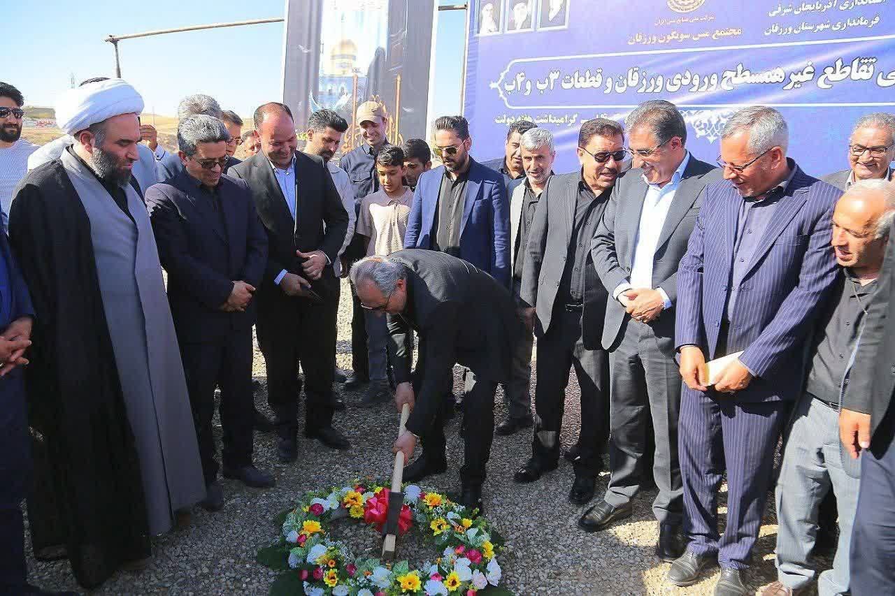 آیین کلنگ زنی تقاطع غیر همسطح ورودی ورزقان