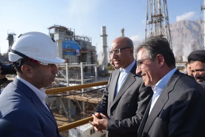 اعضای کمیسیون صنایع مجلس از پتروشیمی کرمانشاه بازدید کردند